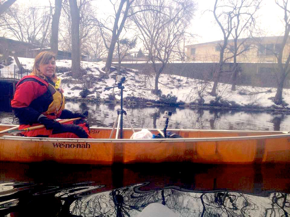 Hether Hoffmann paddling and filming on the Chicago River
